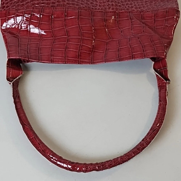 Burgundy Croc Embossed Handbag Purse Magnetic Snap Closure Approx 11"X10" - Picture 8 of 16